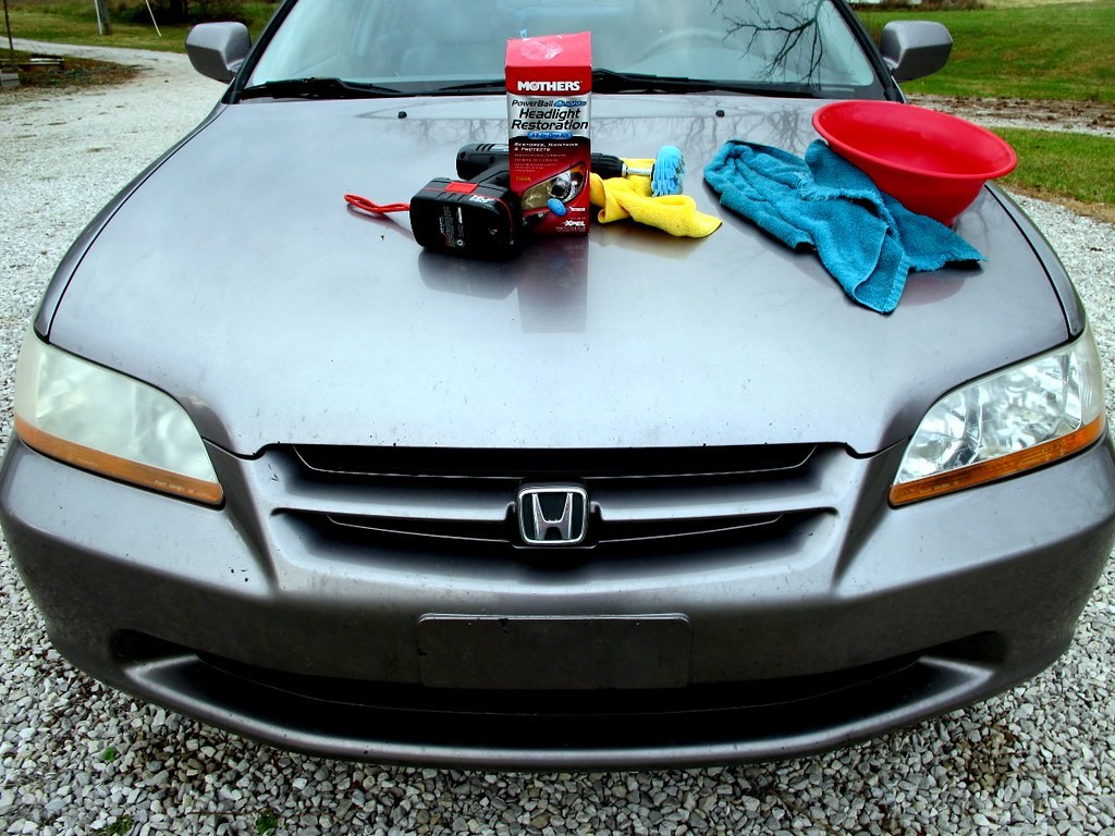 How to Do a Car's Headlight Restoration - Mobile Car Detailing - Hand